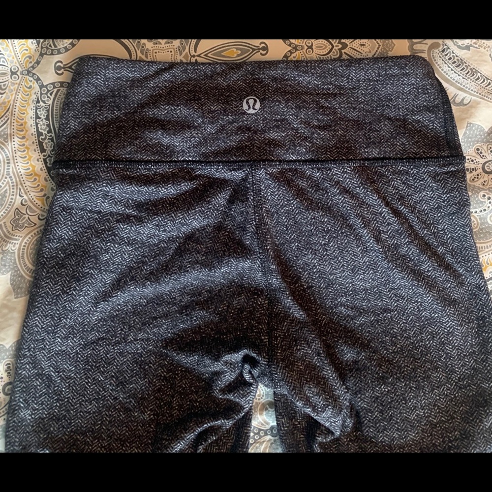 Lululemon dark/light gray leggings